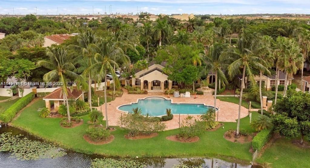 Recently Rented: $2,200 (2 beds, 2 baths, 966 Square Feet)