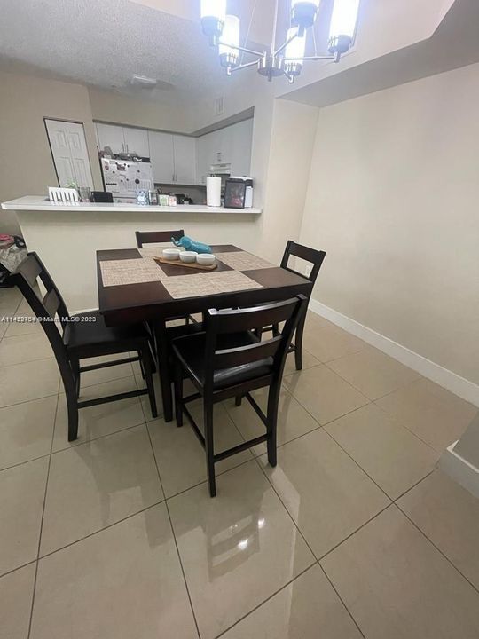 Recently Rented: $2,200 (2 beds, 2 baths, 966 Square Feet)