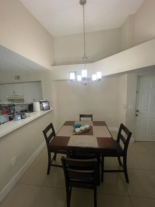 Recently Rented: $2,200 (2 beds, 2 baths, 966 Square Feet)