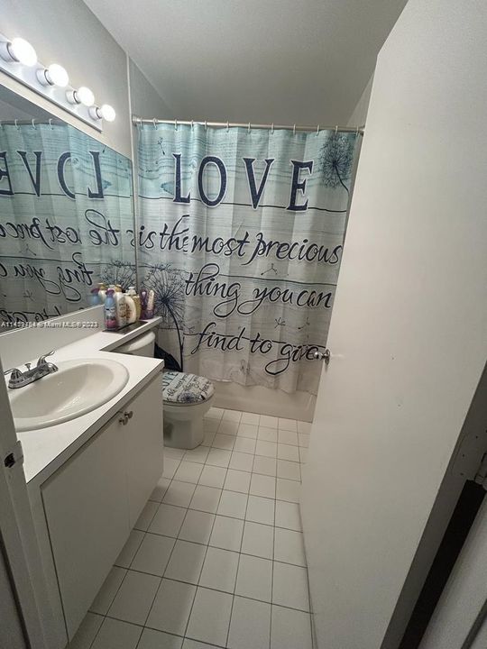 Recently Rented: $2,200 (2 beds, 2 baths, 966 Square Feet)