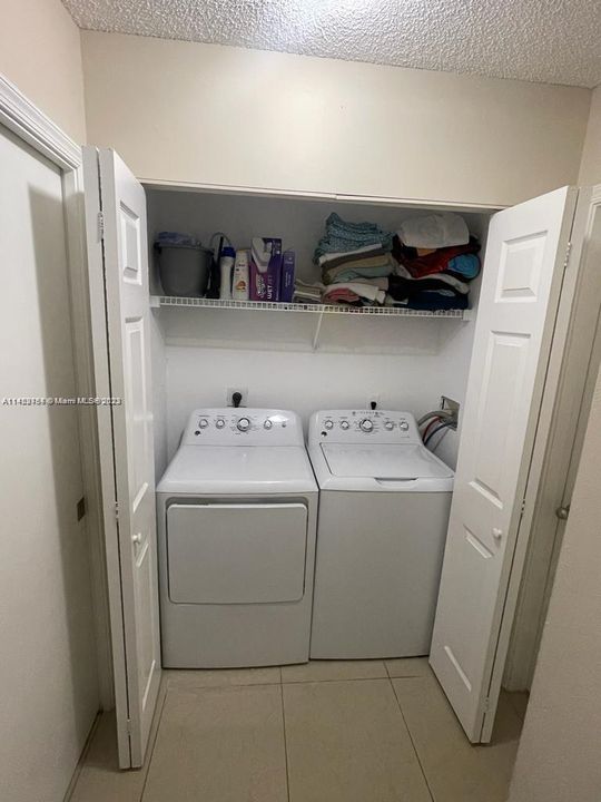 Recently Rented: $2,200 (2 beds, 2 baths, 966 Square Feet)