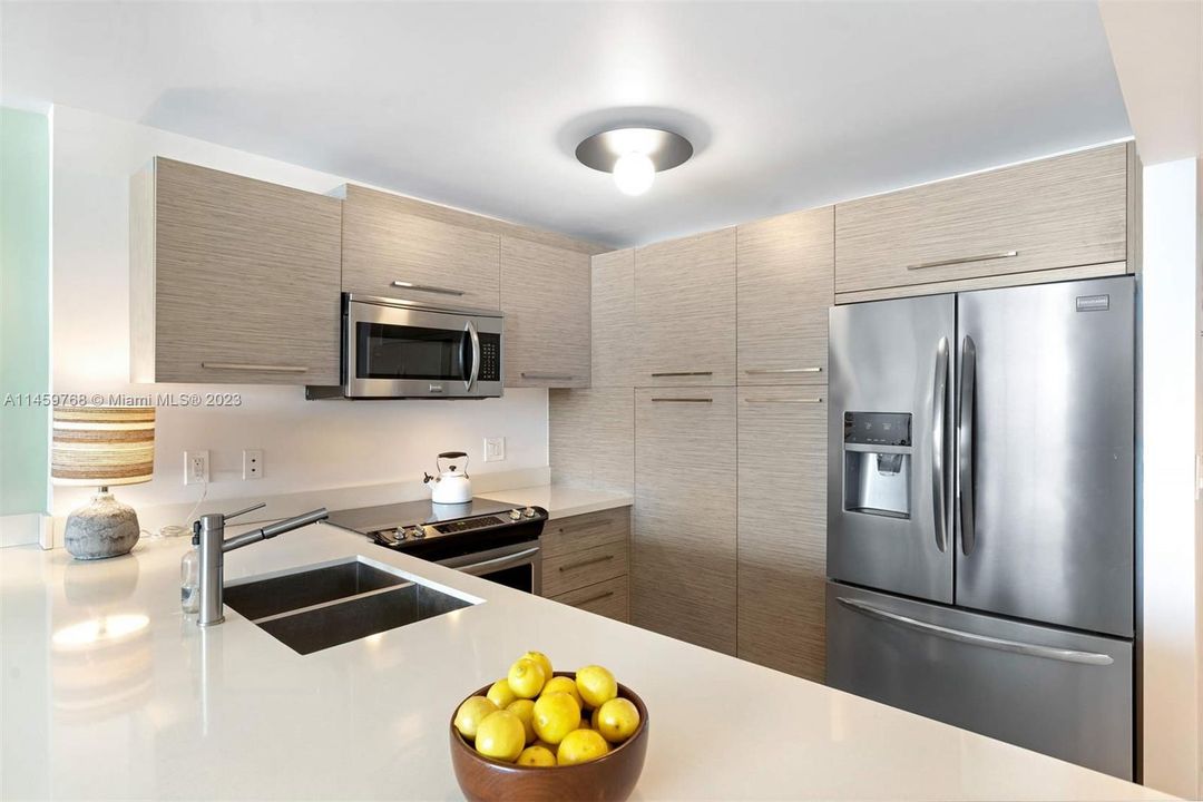 Недавно продано: $545,000 (1 спален, 1 ванн, 680 Квадратных фут)