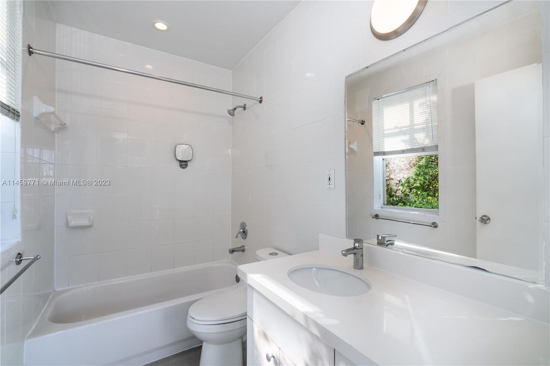 Recently Rented: $1,800 (1 beds, 1 baths, 508 Square Feet)