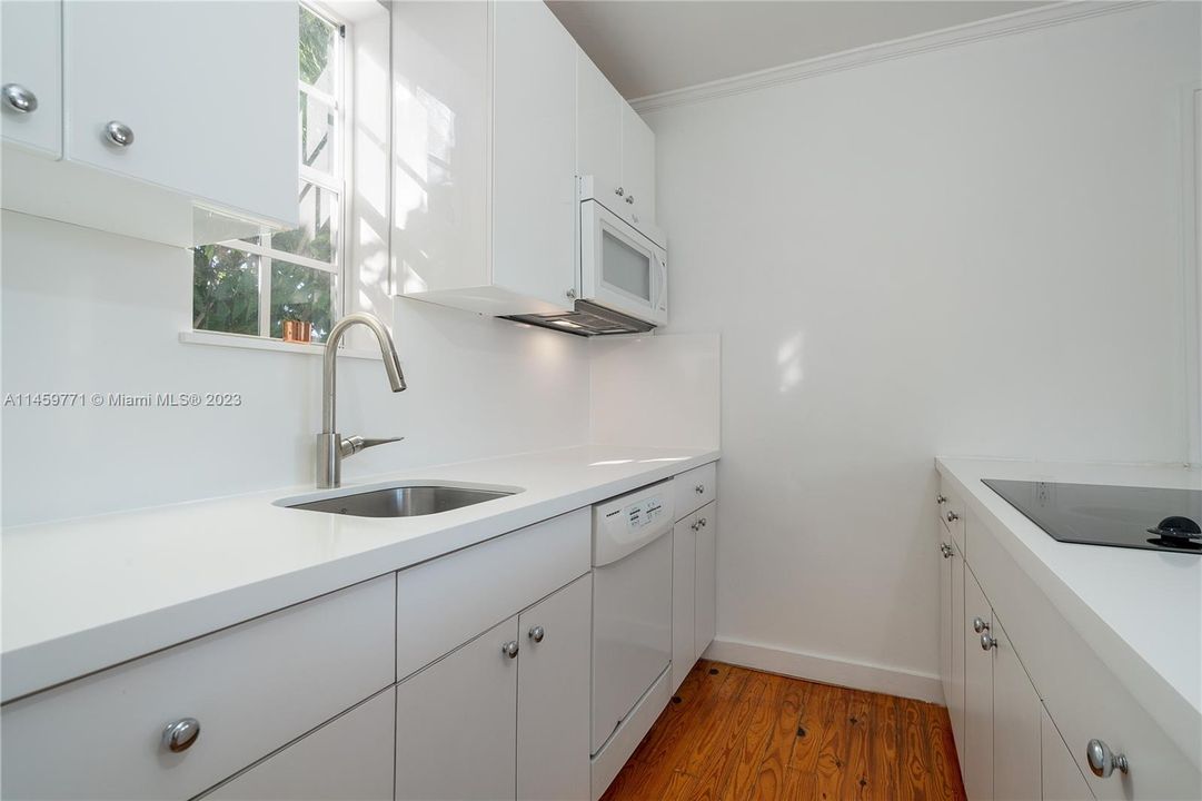 Recently Rented: $1,800 (1 beds, 1 baths, 508 Square Feet)