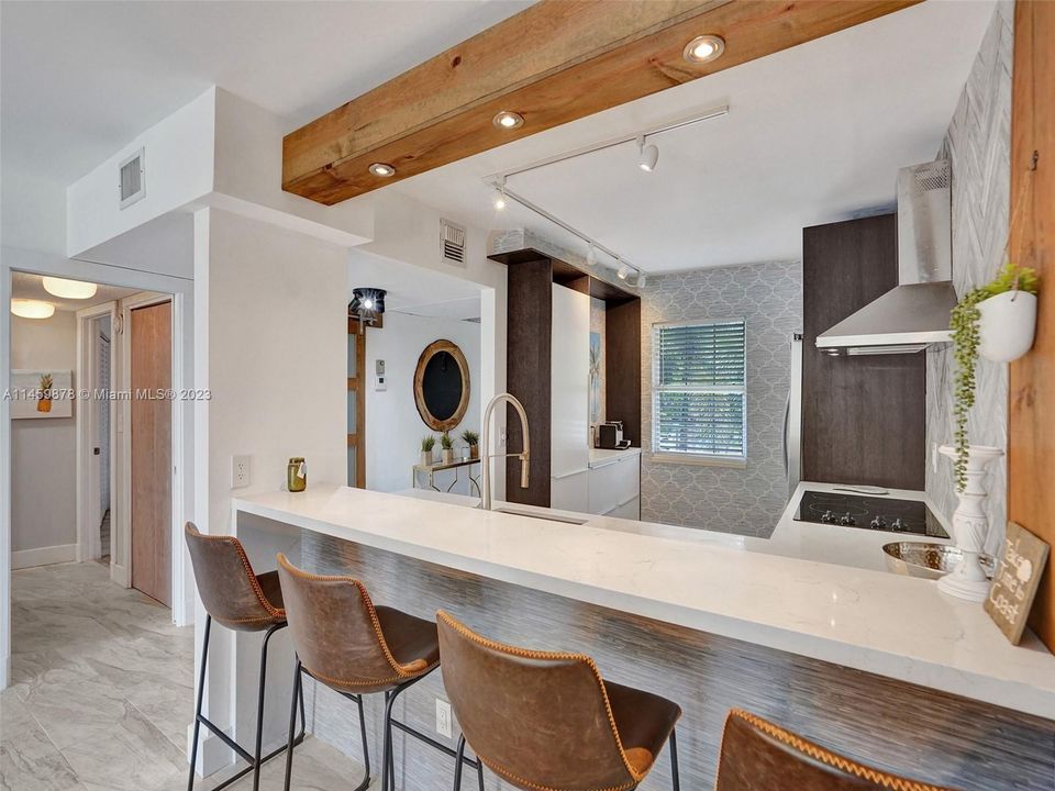 最近售出: $360,000 (2 贝兹, 2 浴室, 1254 平方英尺)