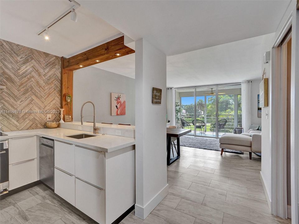 最近售出: $360,000 (2 贝兹, 2 浴室, 1254 平方英尺)