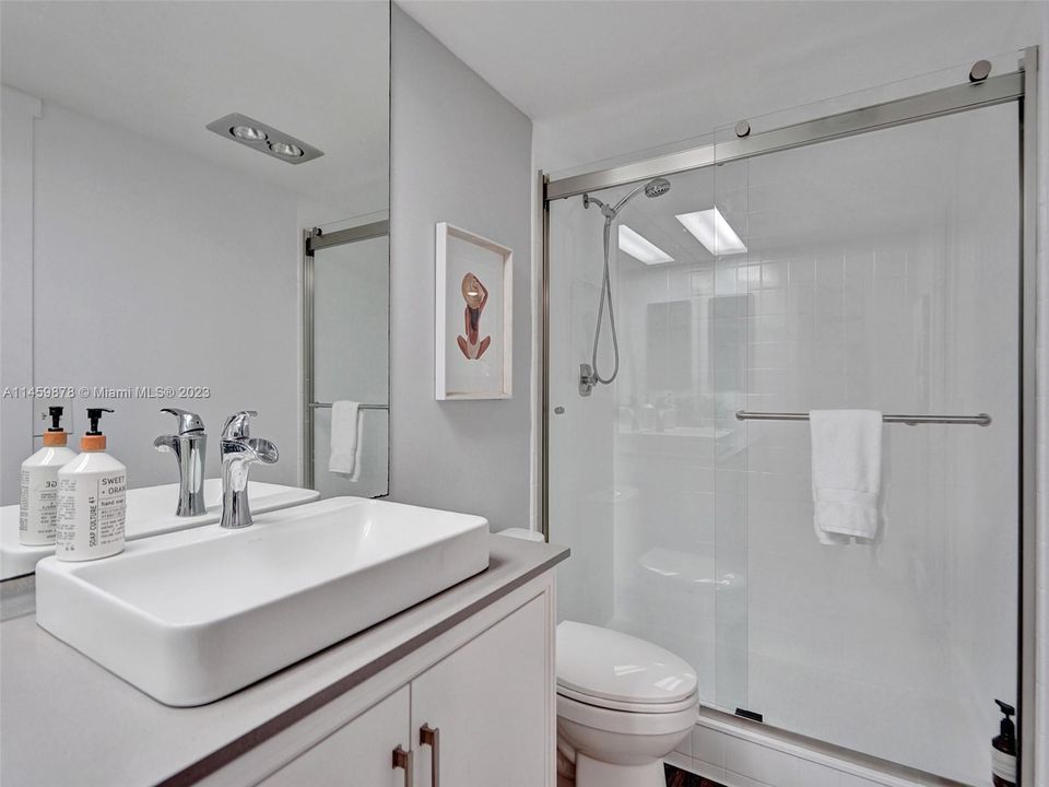 最近售出: $360,000 (2 贝兹, 2 浴室, 1254 平方英尺)