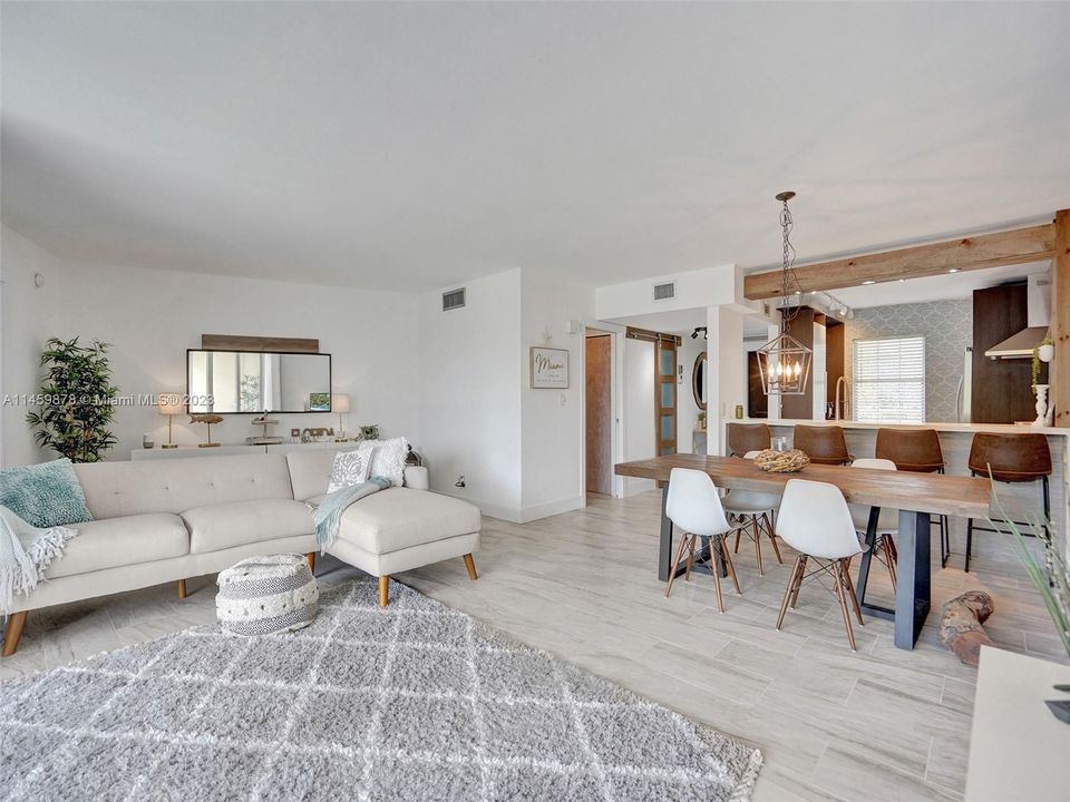 最近售出: $360,000 (2 贝兹, 2 浴室, 1254 平方英尺)