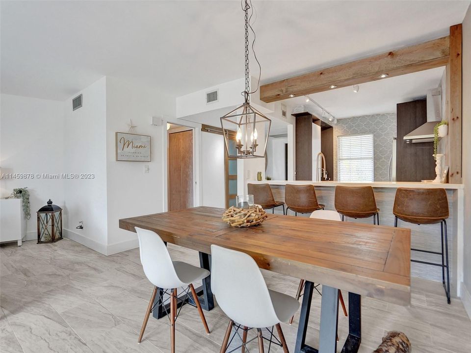 最近售出: $360,000 (2 贝兹, 2 浴室, 1254 平方英尺)