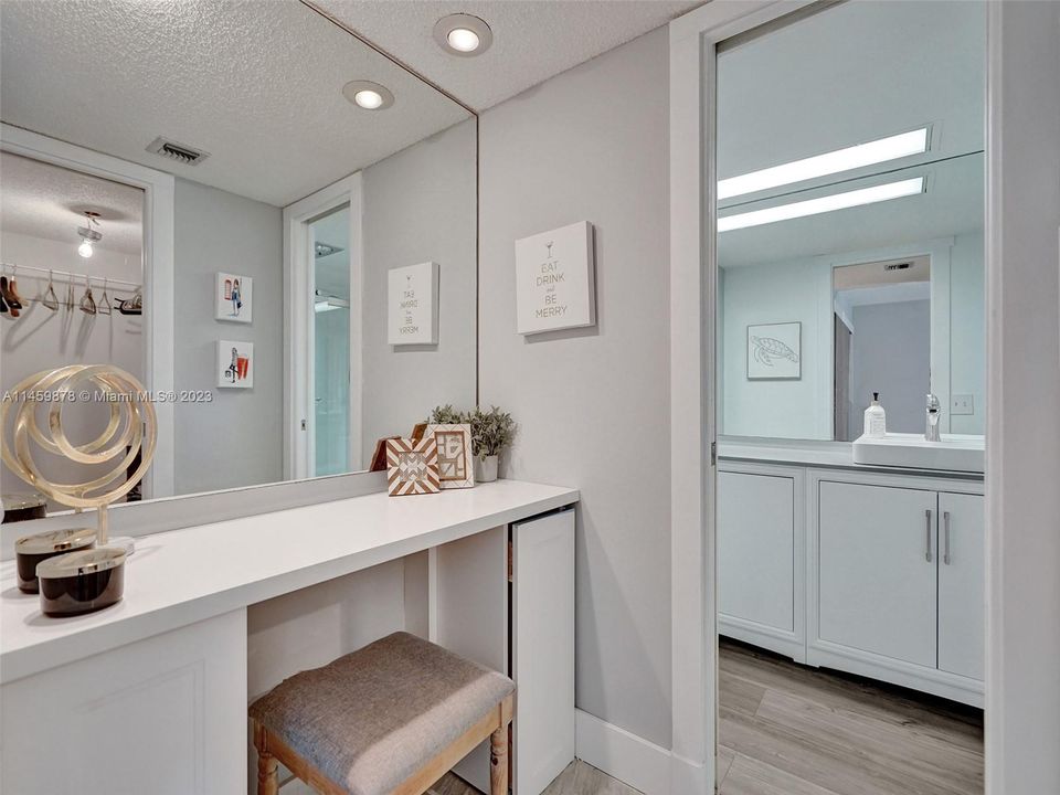 最近售出: $360,000 (2 贝兹, 2 浴室, 1254 平方英尺)