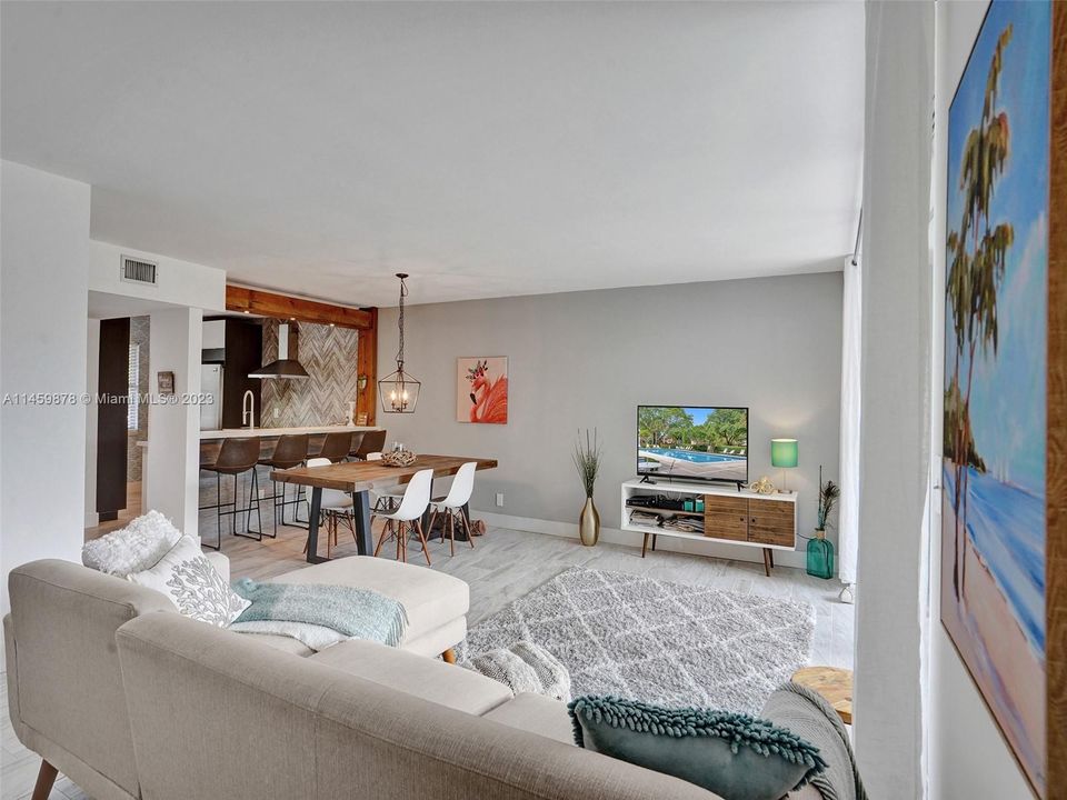 最近售出: $360,000 (2 贝兹, 2 浴室, 1254 平方英尺)