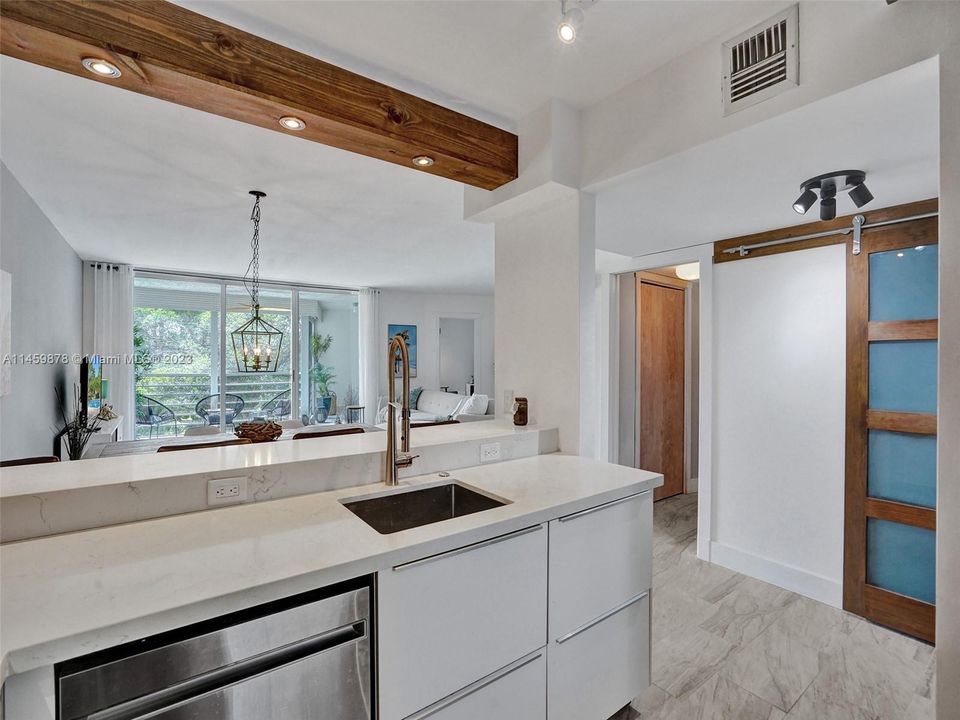 最近售出: $360,000 (2 贝兹, 2 浴室, 1254 平方英尺)