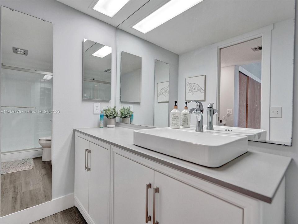 最近售出: $360,000 (2 贝兹, 2 浴室, 1254 平方英尺)