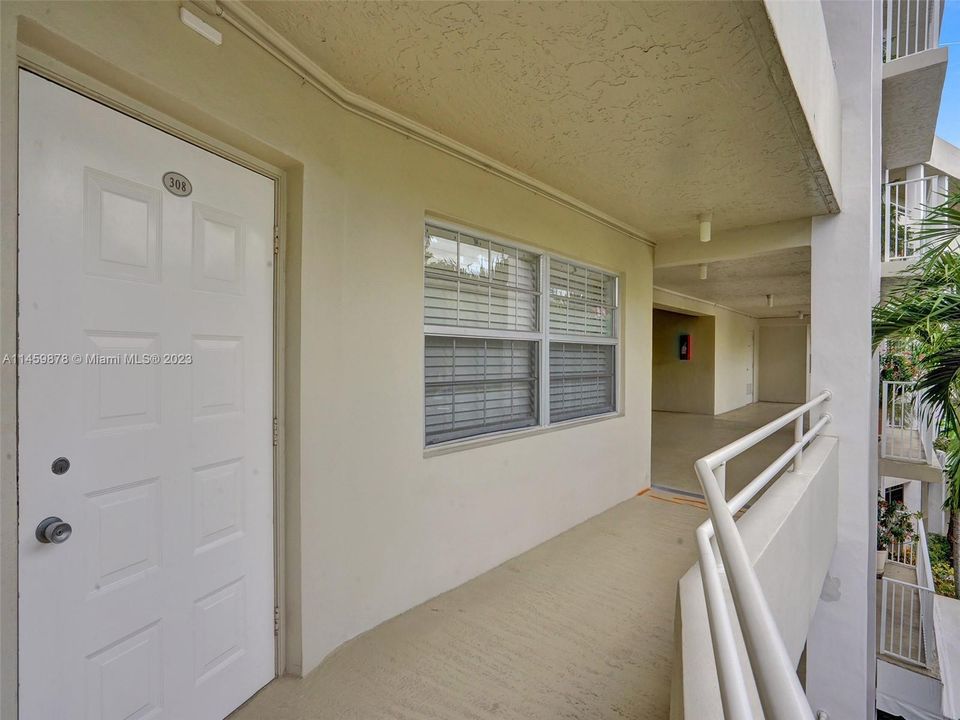 最近售出: $360,000 (2 贝兹, 2 浴室, 1254 平方英尺)