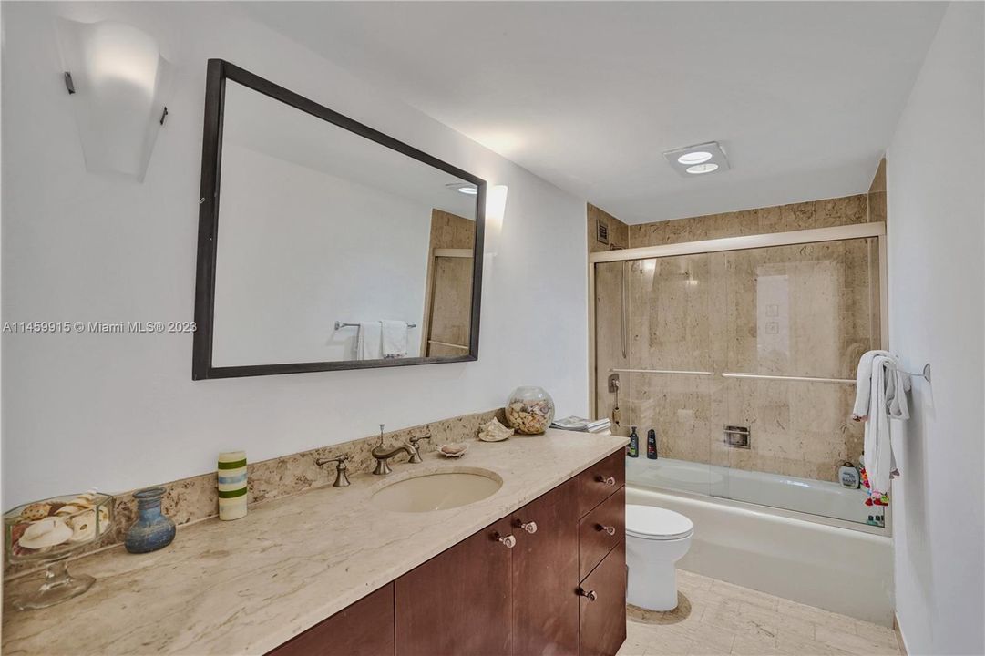 Recently Rented: $4,400 (2 beds, 3 baths, 1950 Square Feet)