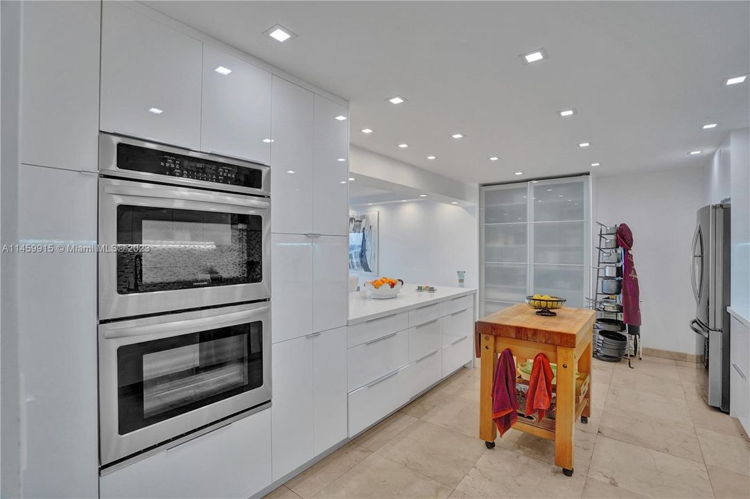 Recently Rented: $4,400 (2 beds, 3 baths, 1950 Square Feet)