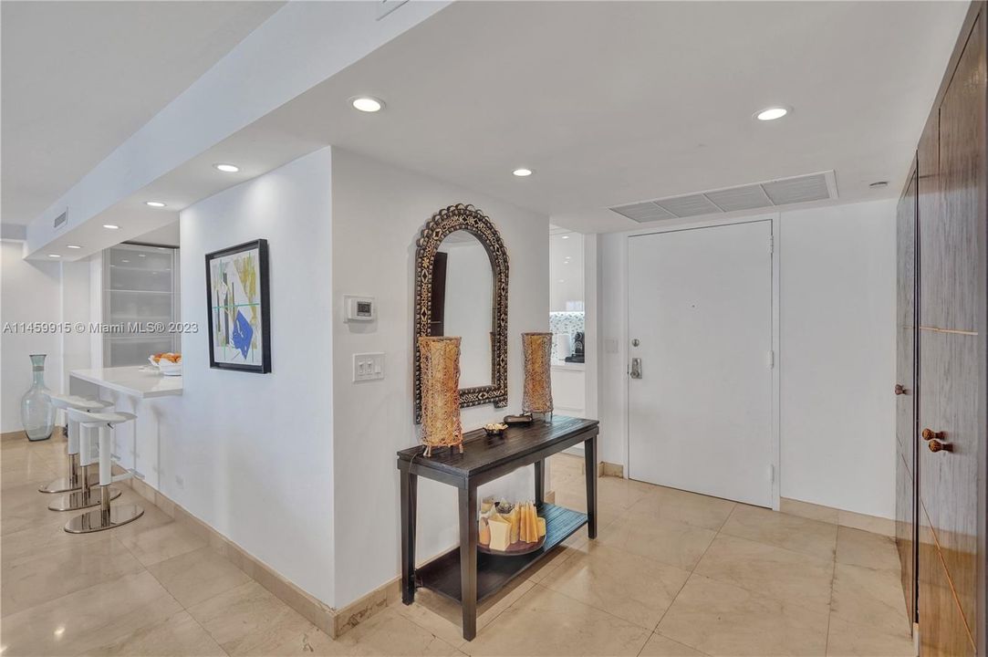 Recently Rented: $4,400 (2 beds, 3 baths, 1950 Square Feet)