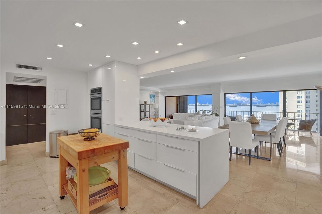 Recently Rented: $4,400 (2 beds, 3 baths, 1950 Square Feet)