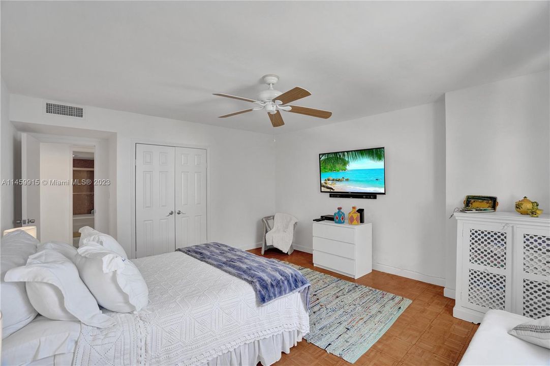 Recently Rented: $4,400 (2 beds, 3 baths, 1950 Square Feet)