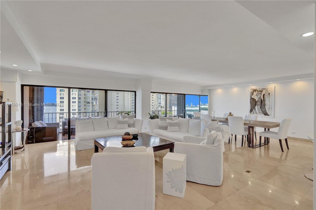 Recently Rented: $4,400 (2 beds, 3 baths, 1950 Square Feet)