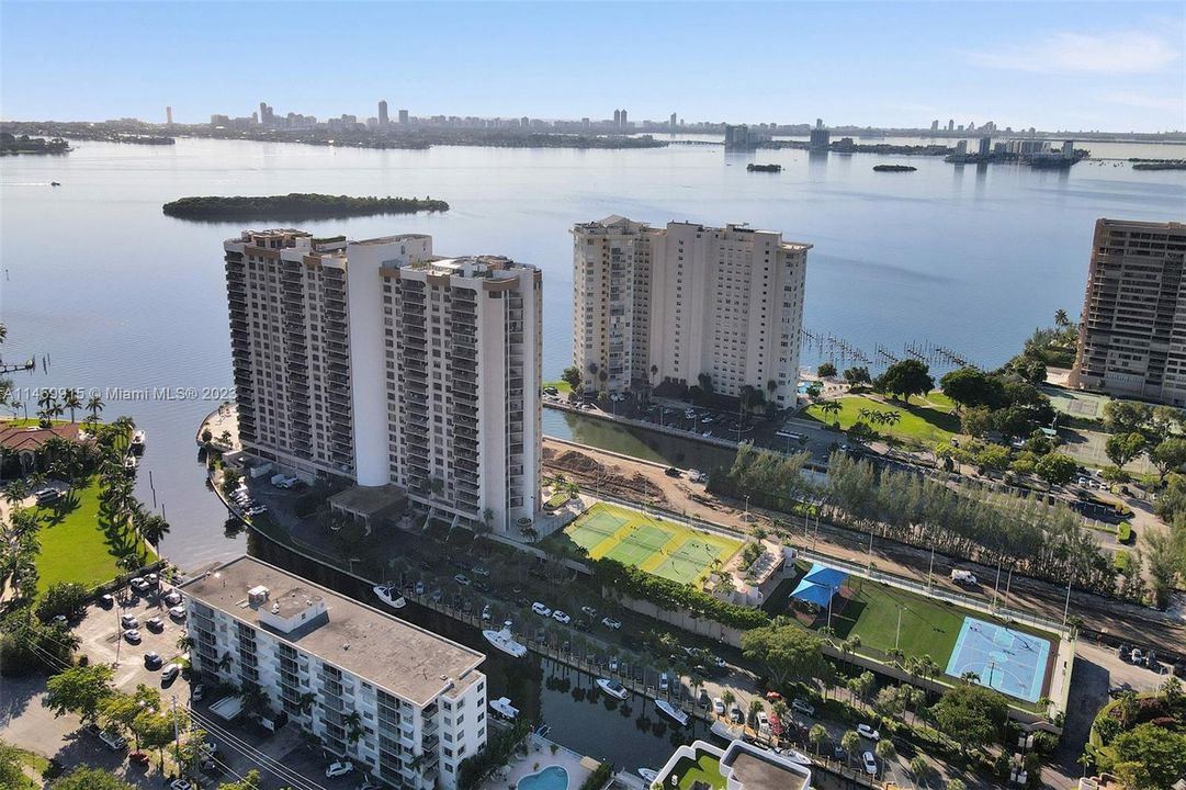 Recently Rented: $4,400 (2 beds, 3 baths, 1950 Square Feet)