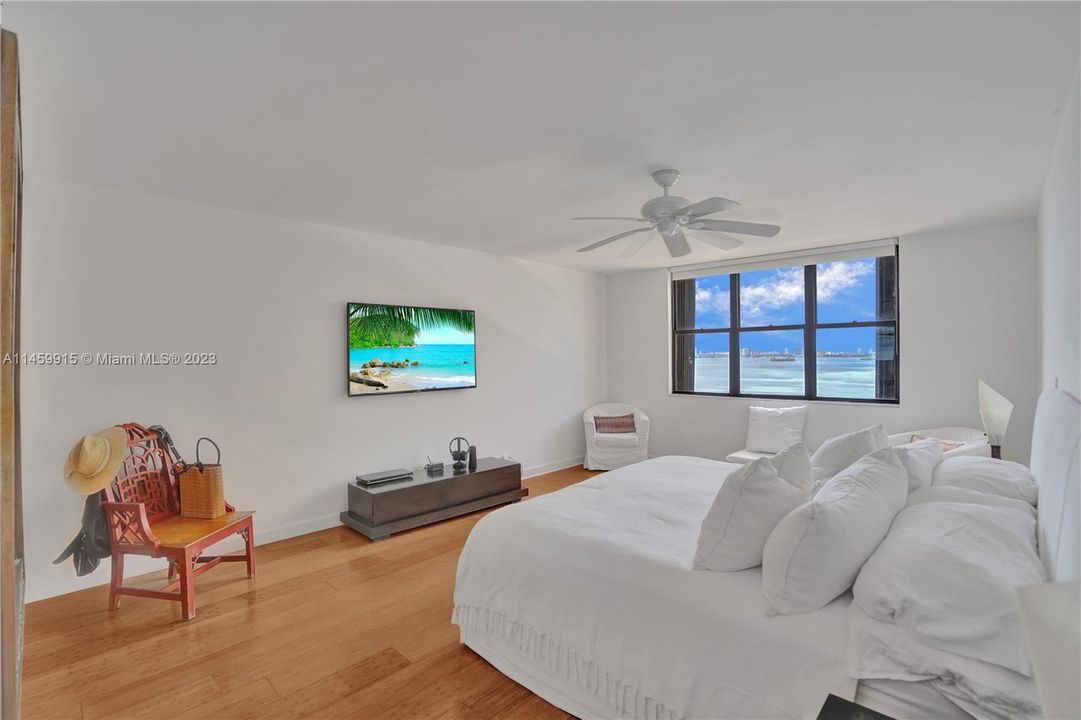 Recently Rented: $4,400 (2 beds, 3 baths, 1950 Square Feet)