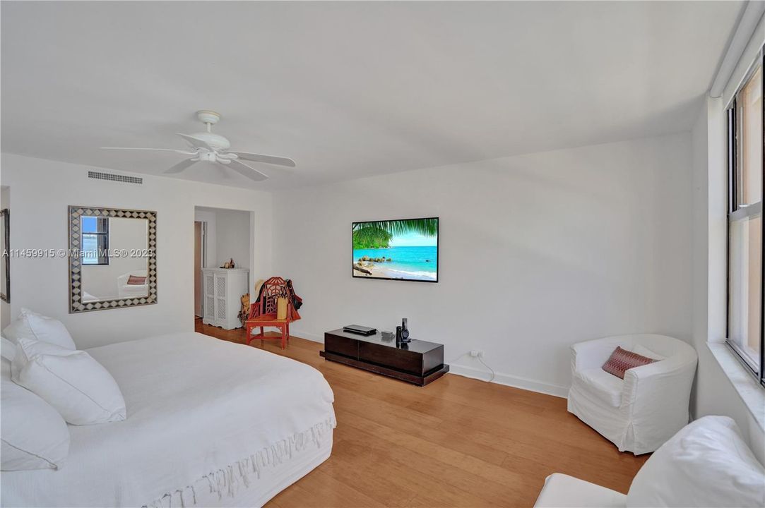 Recently Rented: $4,400 (2 beds, 3 baths, 1950 Square Feet)