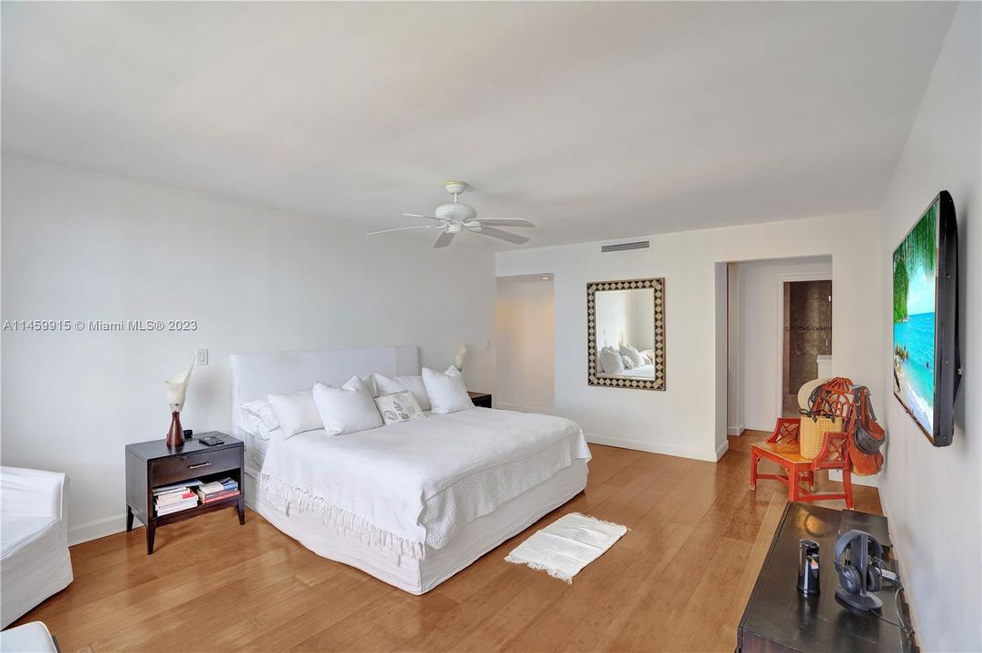 Recently Rented: $4,400 (2 beds, 3 baths, 1950 Square Feet)