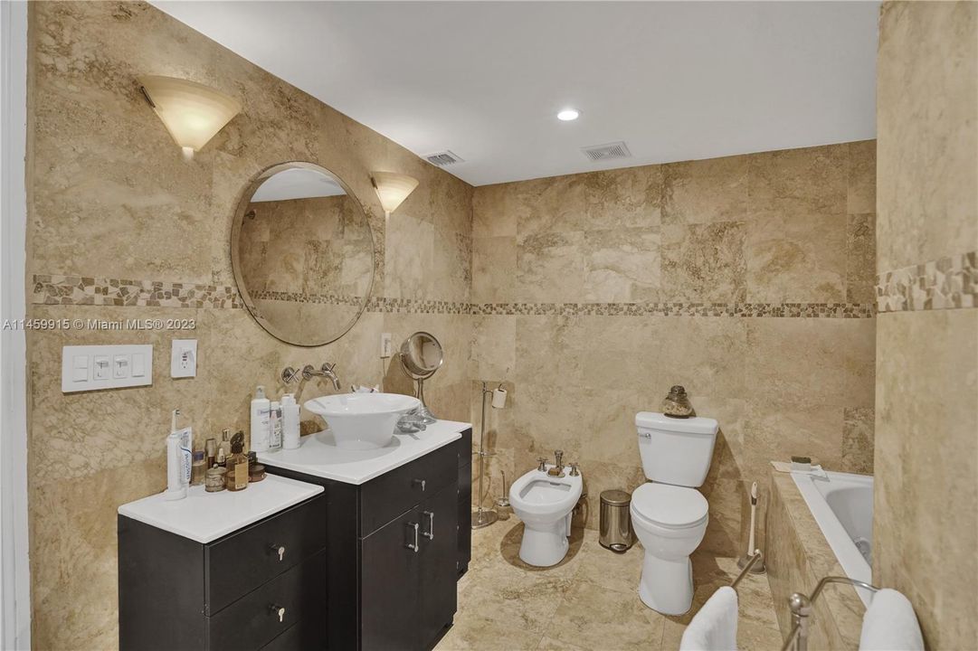 Recently Rented: $4,400 (2 beds, 3 baths, 1950 Square Feet)