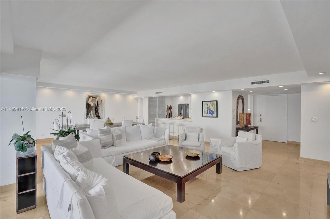 Recently Rented: $4,400 (2 beds, 3 baths, 1950 Square Feet)