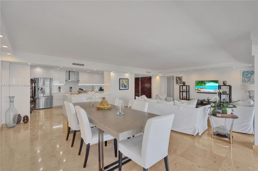 Recently Rented: $4,400 (2 beds, 3 baths, 1950 Square Feet)