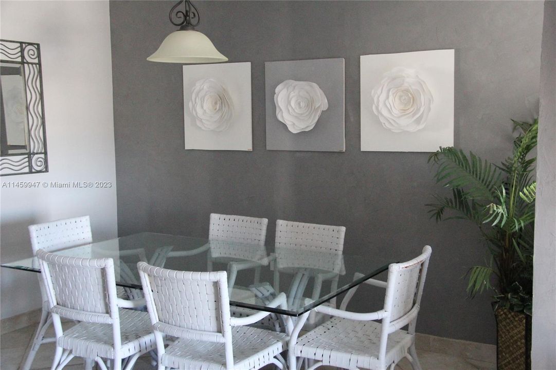 Recently Sold: $690,000 (2 beds, 2 baths, 1100 Square Feet)