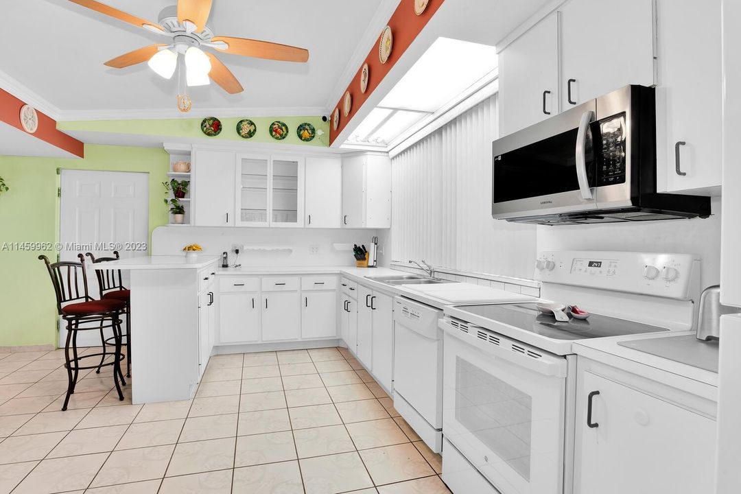 Vendido Recientemente: $599,000 (2 camas, 1 baños, 2776 Pies cuadrados)