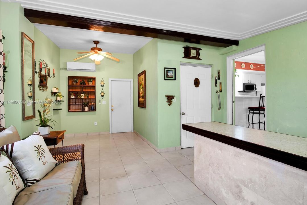 Vendido Recientemente: $599,000 (2 camas, 1 baños, 2776 Pies cuadrados)