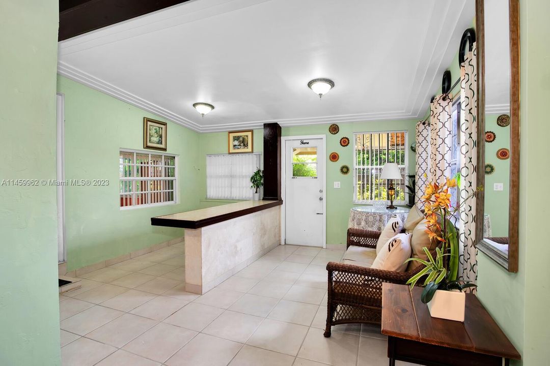 Vendido Recientemente: $599,000 (2 camas, 1 baños, 2776 Pies cuadrados)