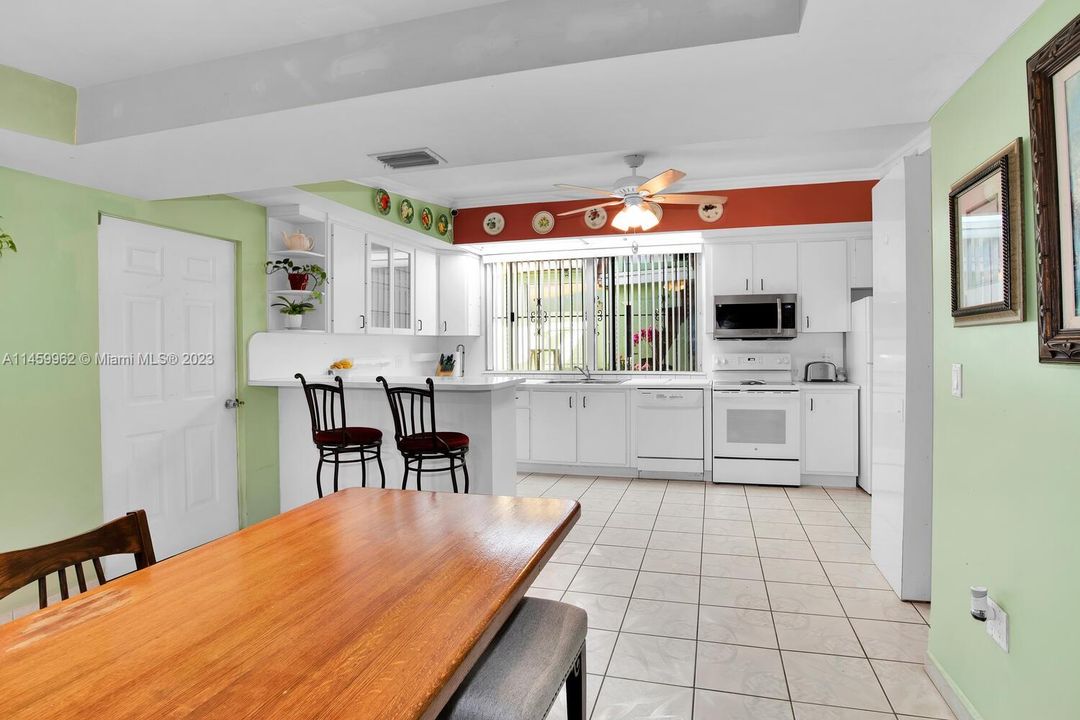 Kitchen / Breakfast area