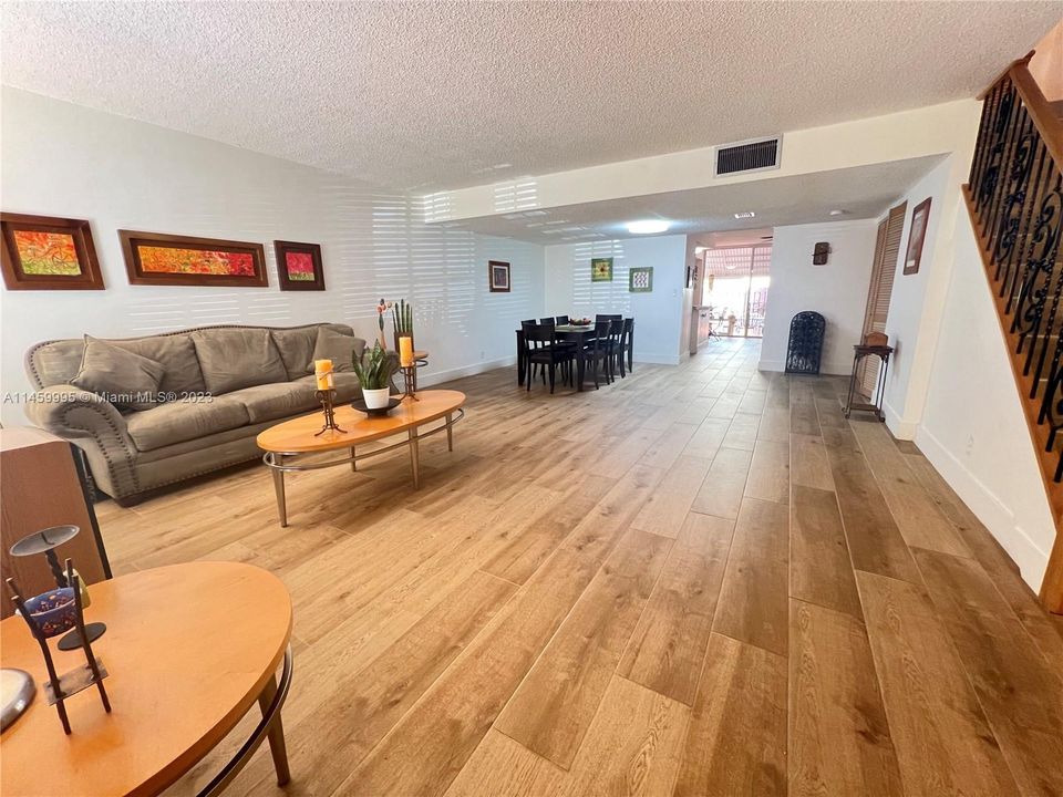 Recently Sold: $500,000 (2 beds, 2 baths, 1696 Square Feet)