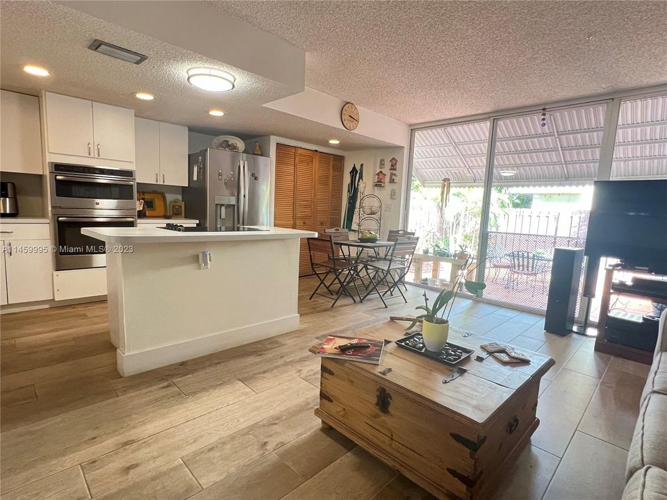 Recently Sold: $500,000 (2 beds, 2 baths, 1696 Square Feet)