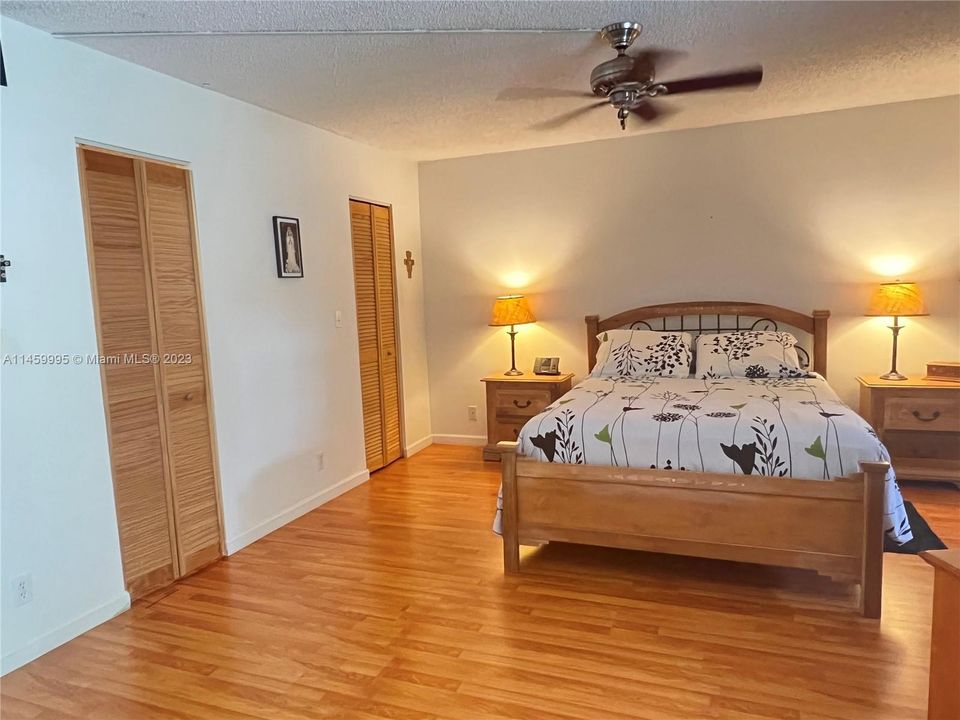 Recently Sold: $500,000 (2 beds, 2 baths, 1696 Square Feet)