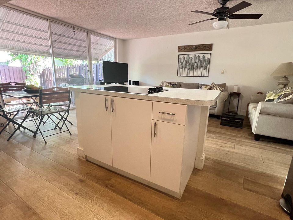 Recently Sold: $500,000 (2 beds, 2 baths, 1696 Square Feet)