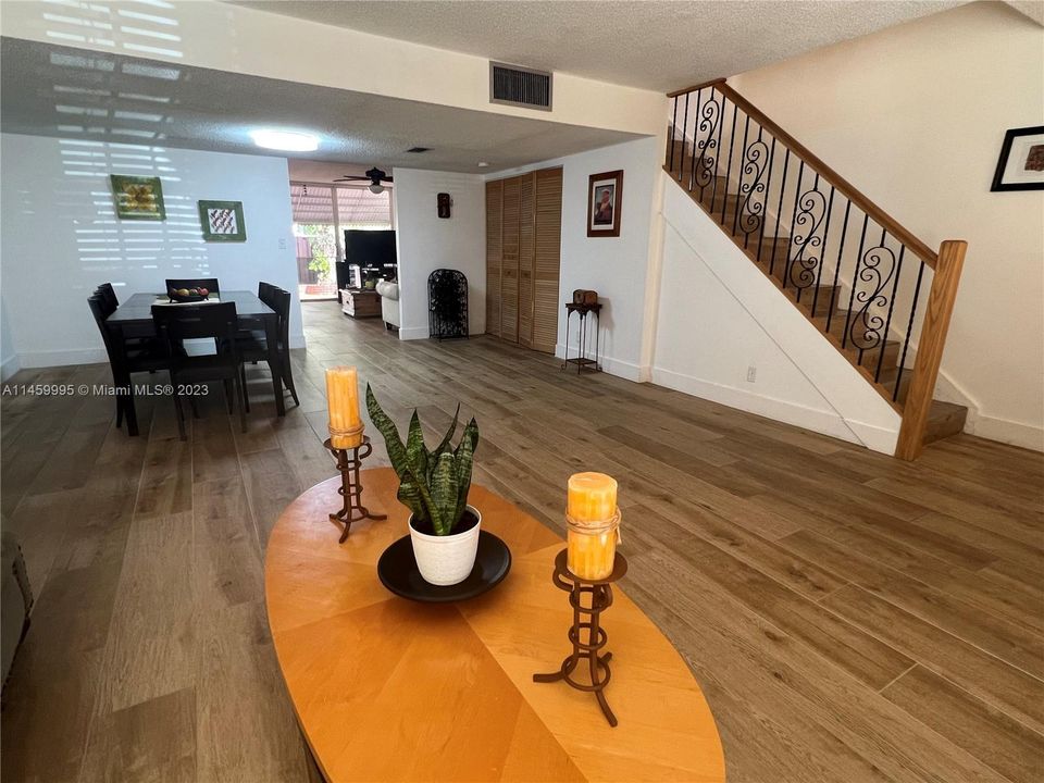 Recently Sold: $500,000 (2 beds, 2 baths, 1696 Square Feet)