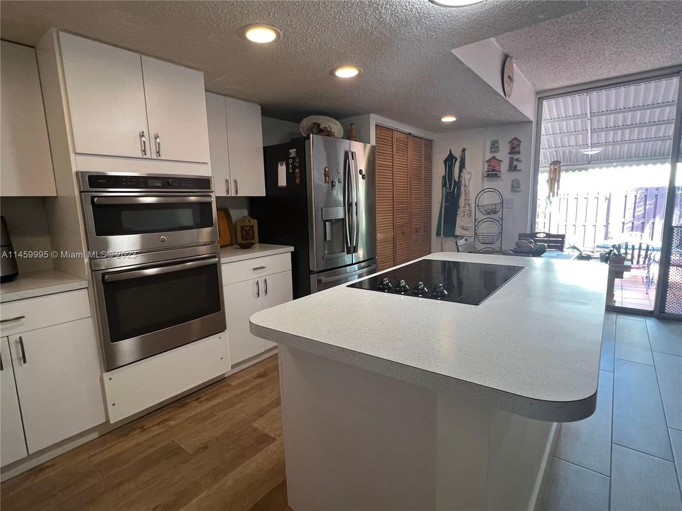 Recently Sold: $500,000 (2 beds, 2 baths, 1696 Square Feet)