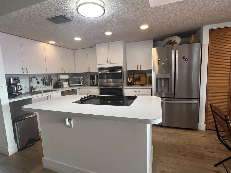 Recently Sold: $500,000 (2 beds, 2 baths, 1696 Square Feet)