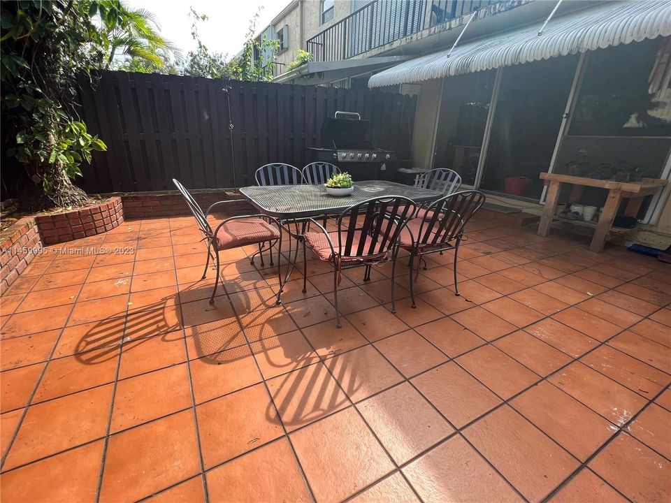 Recently Sold: $500,000 (2 beds, 2 baths, 1696 Square Feet)