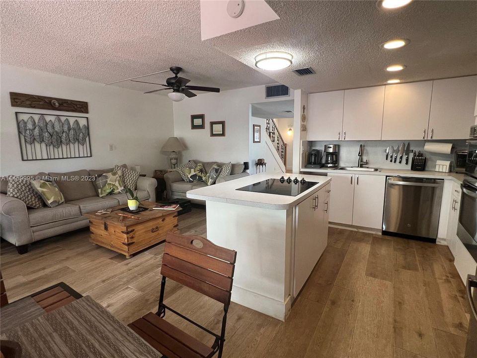 Recently Sold: $500,000 (2 beds, 2 baths, 1696 Square Feet)