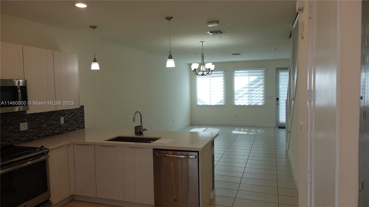 Recently Rented: $3,400 (3 beds, 2 baths, 1322 Square Feet)