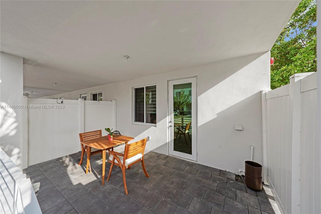 Recently Rented: $3,400 (3 beds, 2 baths, 1322 Square Feet)