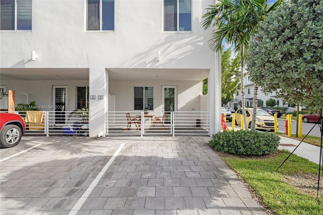 Recently Rented: $3,400 (3 beds, 2 baths, 1322 Square Feet)