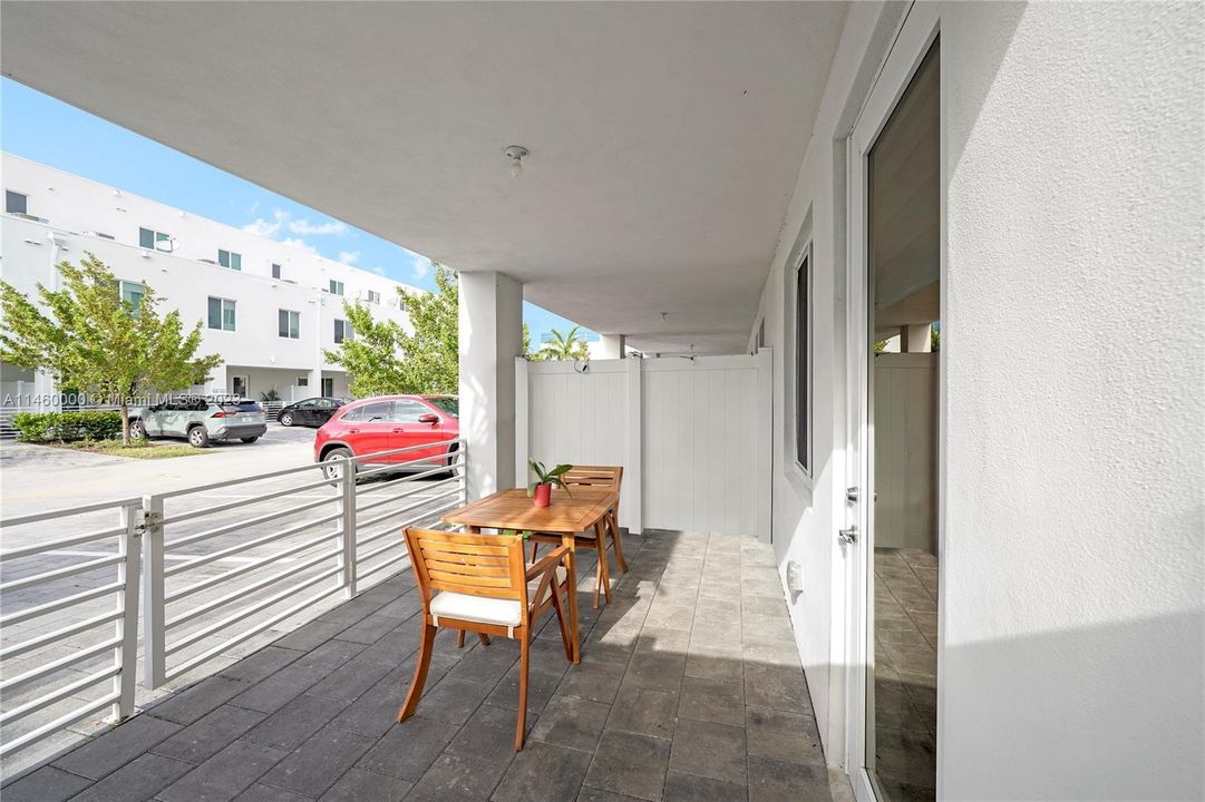 Recently Rented: $3,400 (3 beds, 2 baths, 1322 Square Feet)