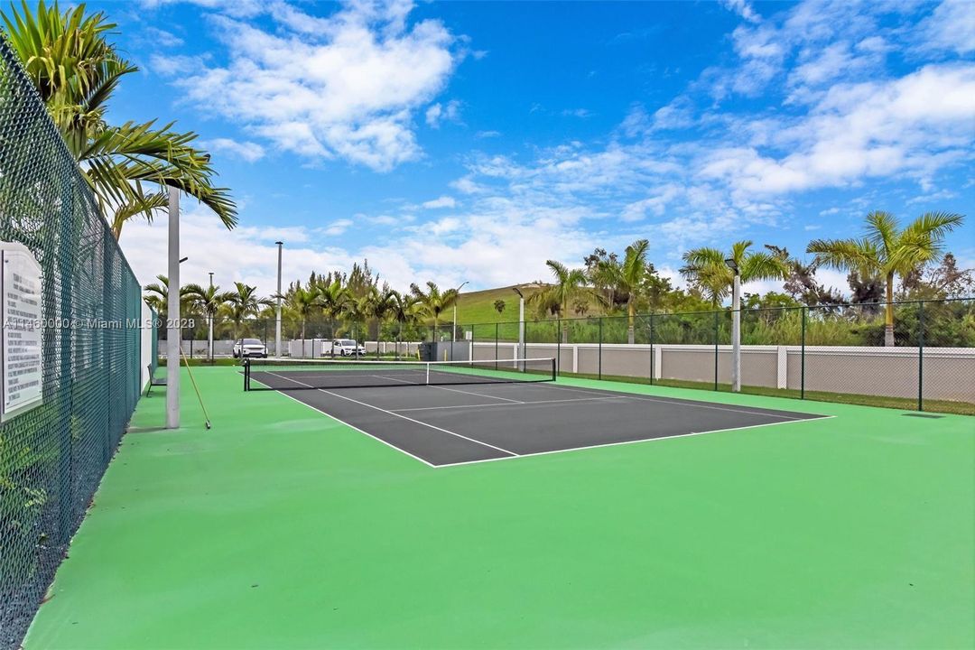 Recently Rented: $3,400 (3 beds, 2 baths, 1322 Square Feet)